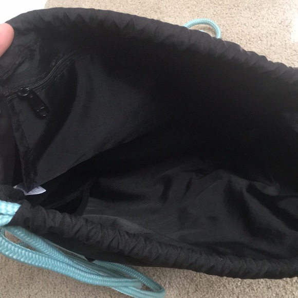 Adidas drawstring backpack 🎒 - Picture 2 of 3